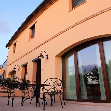 Attractive With Shared Pool Montecarotto