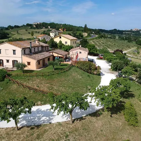 Attractive With Shared Pool * Montecarotto