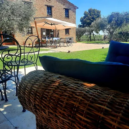Attractive With Shared Pool * Montecarotto