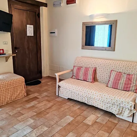 Attractive With Shared Pool * Montecarotto