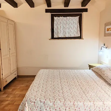 Attractive With Shared Pool * Montecarotto