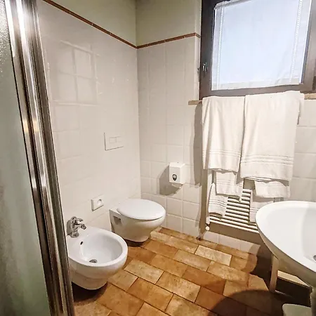 Attractive With Shared Pool * Montecarotto