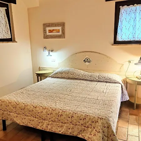 Attractive With Shared Pool * Montecarotto